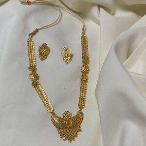 NWT  Elegant Gold plated Necklace and Earring Set wedding collection #794